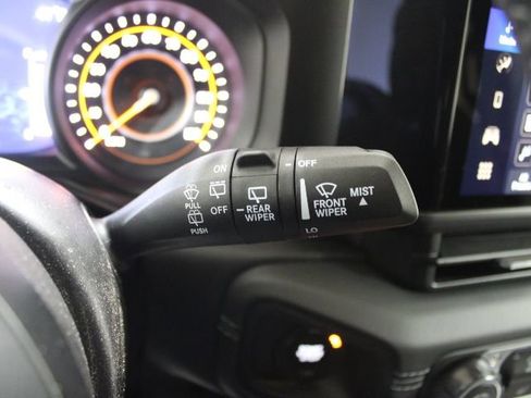 Used 2025 Jeep Wrangler Unlimited Rubicon image 39