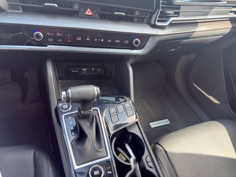 Used 2024 Kia Sportage EX FWD image 17