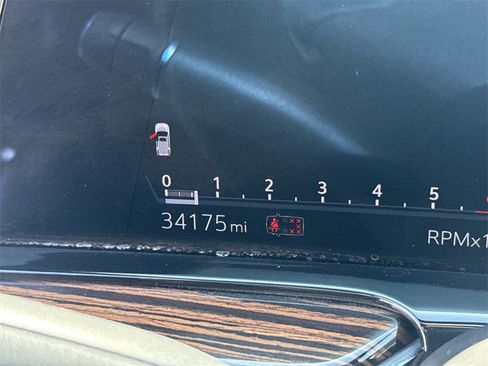 Used 2024 Cadillac Escalade Premium Luxury image 11