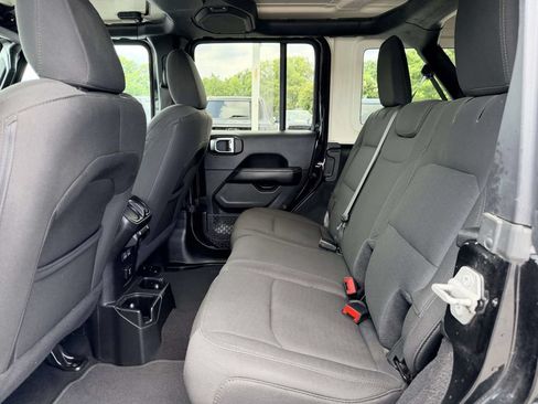 Used 2020 Jeep Wrangler Unlimited Sahara AWD/4WD image 12
