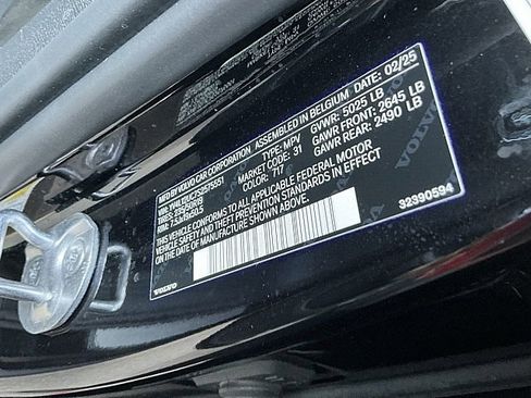 Certified 2025 Volvo XC40 B5 Plus image 30