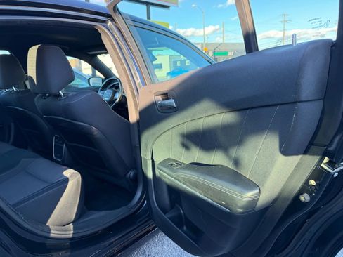 Used 2016 Dodge Charger SXT image 9