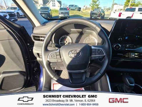 Used 2024 Toyota Highlander LE image 15