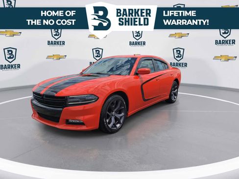 Used 2017 Dodge Charger SXT w/ Plus Group RWD image 4