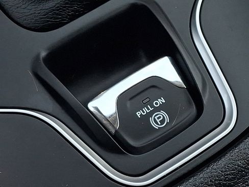 Certified 2021 Jeep Cherokee Latitude Lux image 25