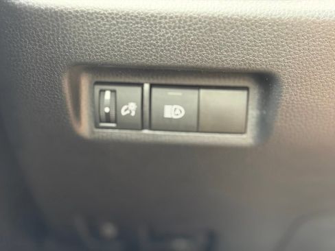 Used 2025 Toyota RAV4 XLE AWD/4WD image 30