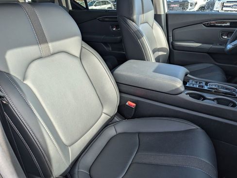 Used 2025 Honda Pilot Touring image 25