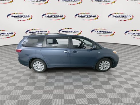 Used 2017 Toyota Sienna XLE Premium AWD/4WD image 9