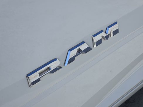 Used 2024 RAM 2500 Big Horn w/ Heated Seats & Wheel Group image 12