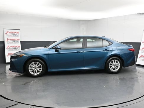 Used 2026 Toyota Camry LE image 5