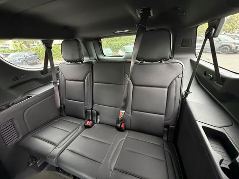 Used 2025 GMC Yukon XL Denali AWD/4WD image 5