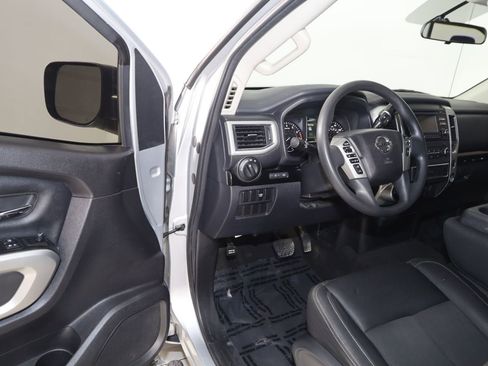 Used 2017 Nissan Titan SV AWD/4WD image 41