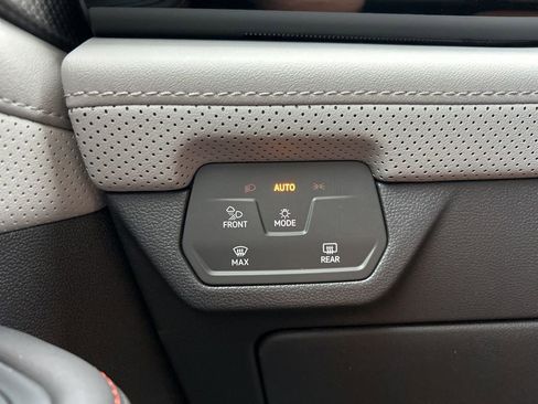 Used 2025 Volkswagen Atlas Peak Edition SE image 25