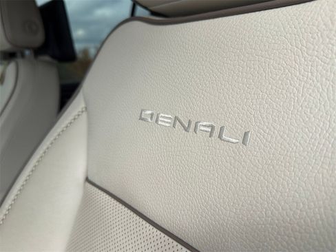 Used 2021 GMC Yukon Denali w/ Denali Ultimate Package image 17
