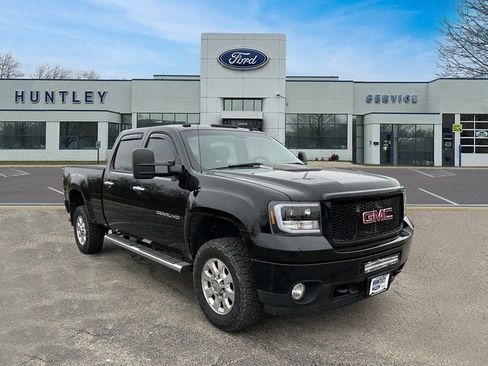 Used 2011 GMC Sierra 3500 Denali w/ Suspension Package, Off-Road image 4