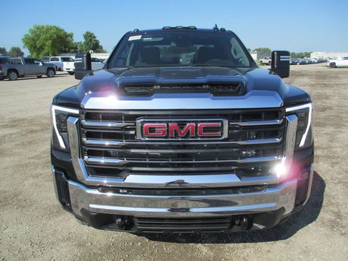 New 2026 GMC Sierra 2500 SLE w/ SLE Value Package; AWD/4WD image 11