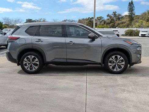 Used 2021 Nissan Rogue SV image 4