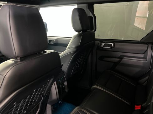 Used 2025 Ford Bronco Badlands AWD/4WD image 19