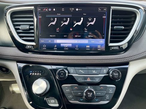 Used 2021 Chrysler Pacifica Touring w/ Cold Weather Group image 14