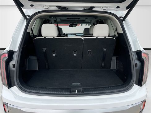 Used 2023 Kia Telluride EX w/ EX Captain's Chair Package image 28