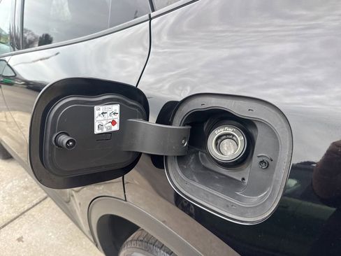 Used 2022 Ford Escape SE image 18