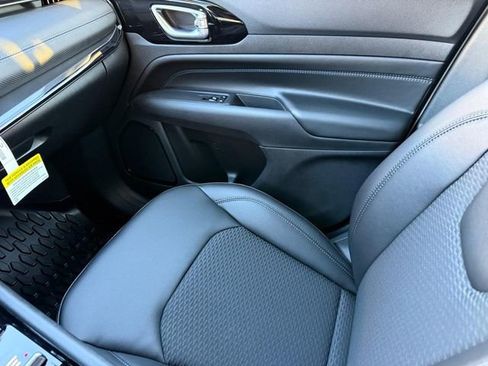 New 2026 Jeep Compass Latitude image 16