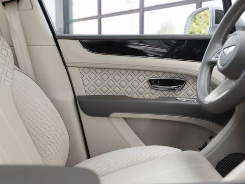 Certified 2023 Bentley Bentayga Speed AWD/4WD image 26