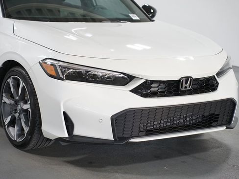 Used 2025 Honda Civic Sport image 4