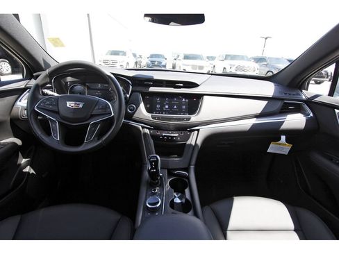 Used 2023 Cadillac XT5 Luxury FWD image 9