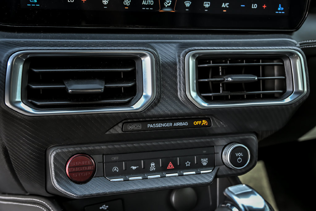 Certified 2025 Ford Mustang Coupe RWD image 21