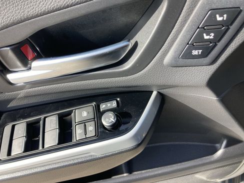 Certified 2025 Toyota Sienna Platinum image 15