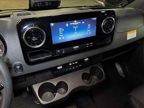 Used 2025 Mercedes-Benz Sprinter 2500 image 30