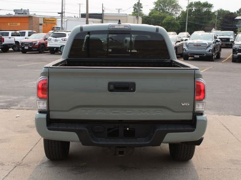 Used 2022 Toyota Tacoma TRD Sport AWD/4WD image 6