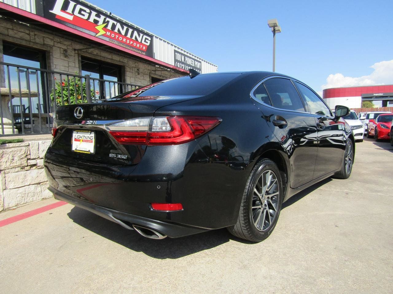 Used 2016 Lexus ES 350 w/ Premium Package w/Wood Trim FWD image 4