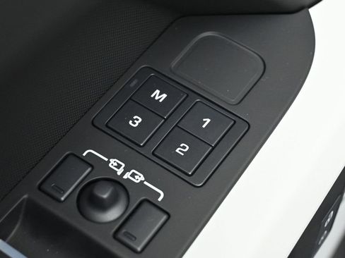 Used 2024 Land Rover Defender 130 S image 49