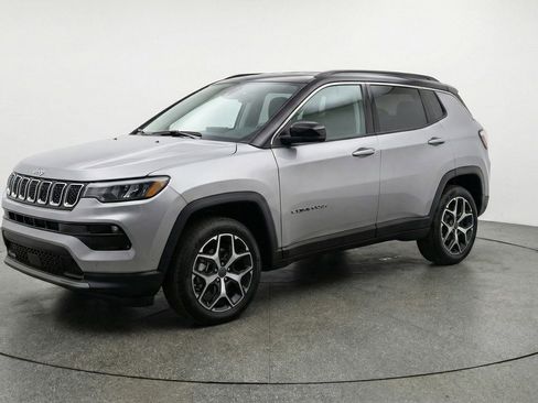 Used 2025 Jeep Compass Limited image 3