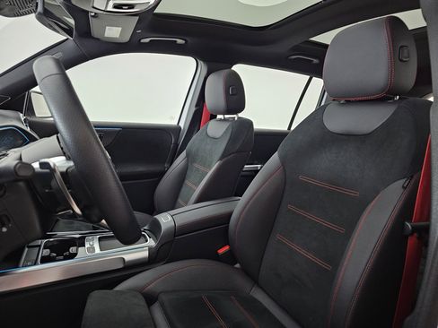 Used 2025 Mercedes-Benz GLB 35 AMG 4MATIC image 11