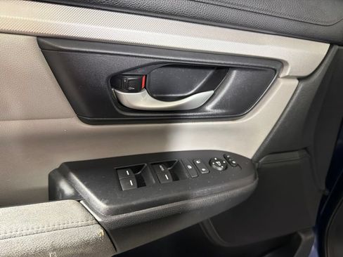 Used 2017 Honda CR-V LX image 9
