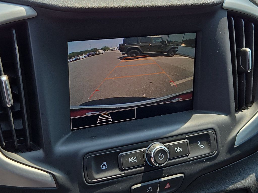 Used 2024 GMC Terrain SLE w/ Driver Convenience Package FWD image 17