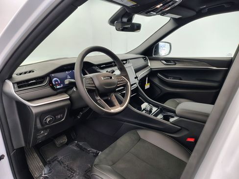 New 2026 Jeep Grand Cherokee L 4WD image 37