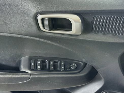 Used 2026 Hyundai Venue SE FWD image 23