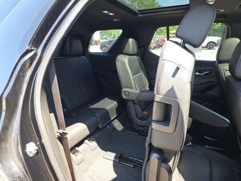 Used 2023 Chevrolet Traverse LT w/ LT Premium Package AWD/4WD image 14