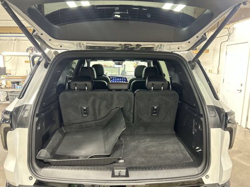 Certified 2024 Chevrolet Traverse RS w/ LPO, Floor Liner Package AWD/4WD image 28