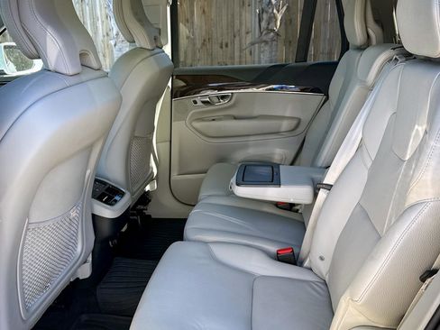 Used 2019 Volvo XC90 T5 Momentum image 30