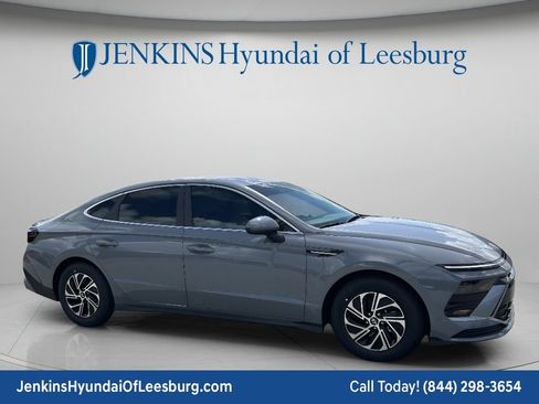 New 2026 Hyundai Sonata Blue FWD image 2