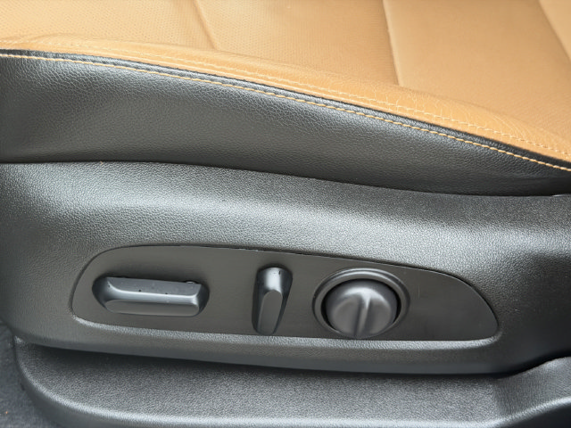 Used 2021 Chevrolet Equinox Premier FWD image 21
