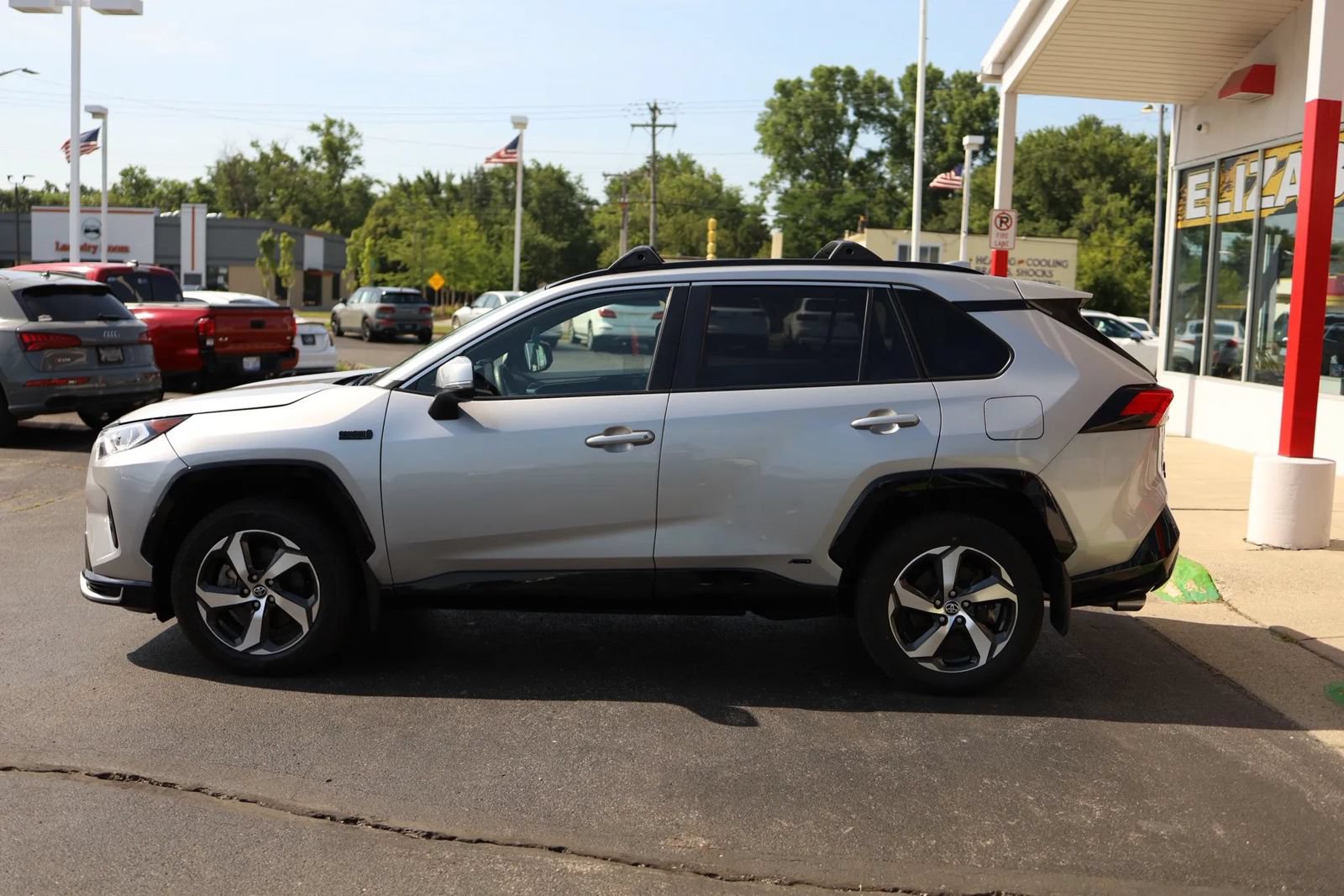 Used 2021 Toyota RAV4 SE w/ Weather & Moonroof Package AWD/4WD image 8