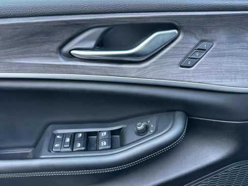 Used 2024 Jeep Grand Cherokee L Limited w/ Luxury Tech Group II image 11