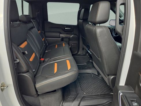 Used 2022 GMC Sierra 1500 AT4 w/ AT4 Premium Package image 9