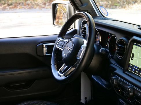 Used 2021 Jeep Wrangler Unlimited Sahara image 45